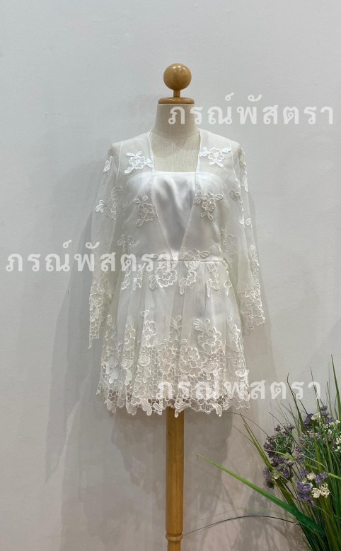 ชุดเดรชผู้หญิง